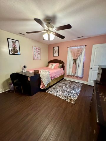 9434 N BOATMAN HILL RD, Columbia, MO 65202