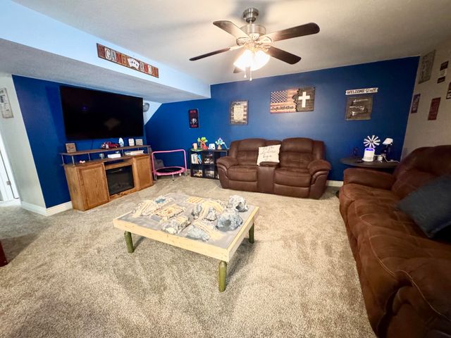 9434 N BOATMAN HILL RD, Columbia, MO 65202