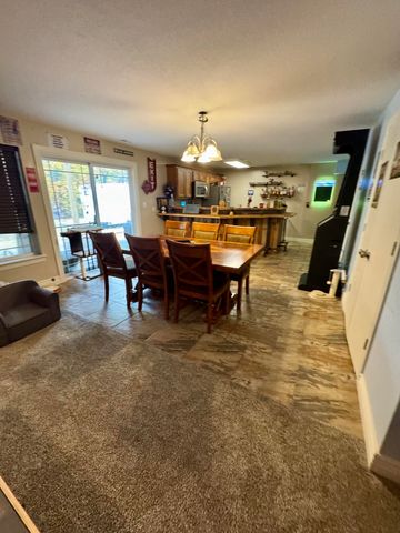 9434 N BOATMAN HILL RD, Columbia, MO 65202