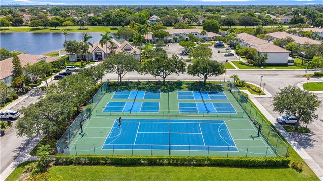 634 NW 208th Drive, Pembroke Pines, FL 33029