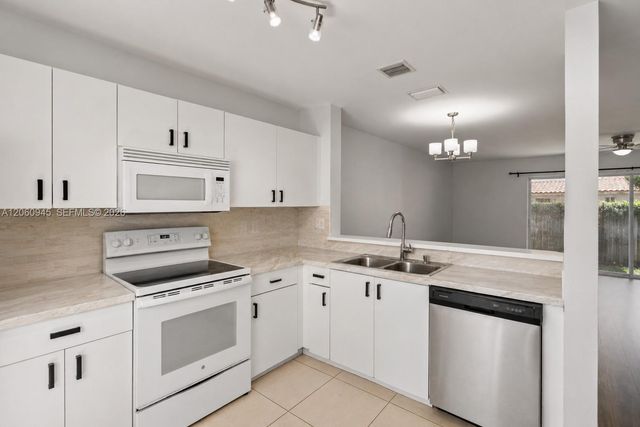 634 NW 208th Drive, Pembroke Pines, FL 33029