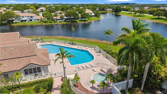 634 NW 208th Drive, Pembroke Pines, FL 33029