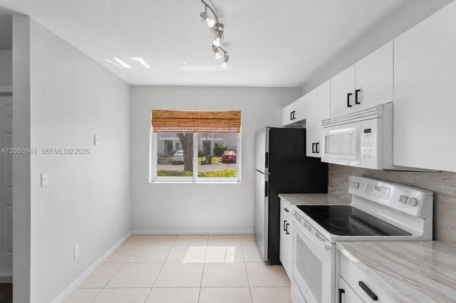 634 NW 208th Drive, Pembroke Pines, FL 33029