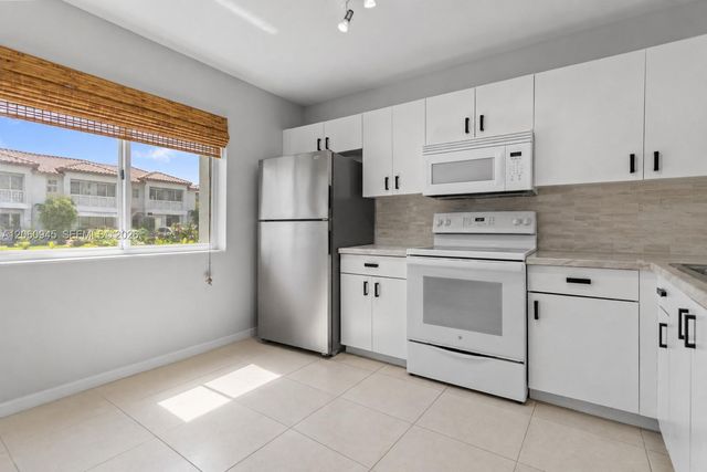634 NW 208th Drive, Pembroke Pines, FL 33029