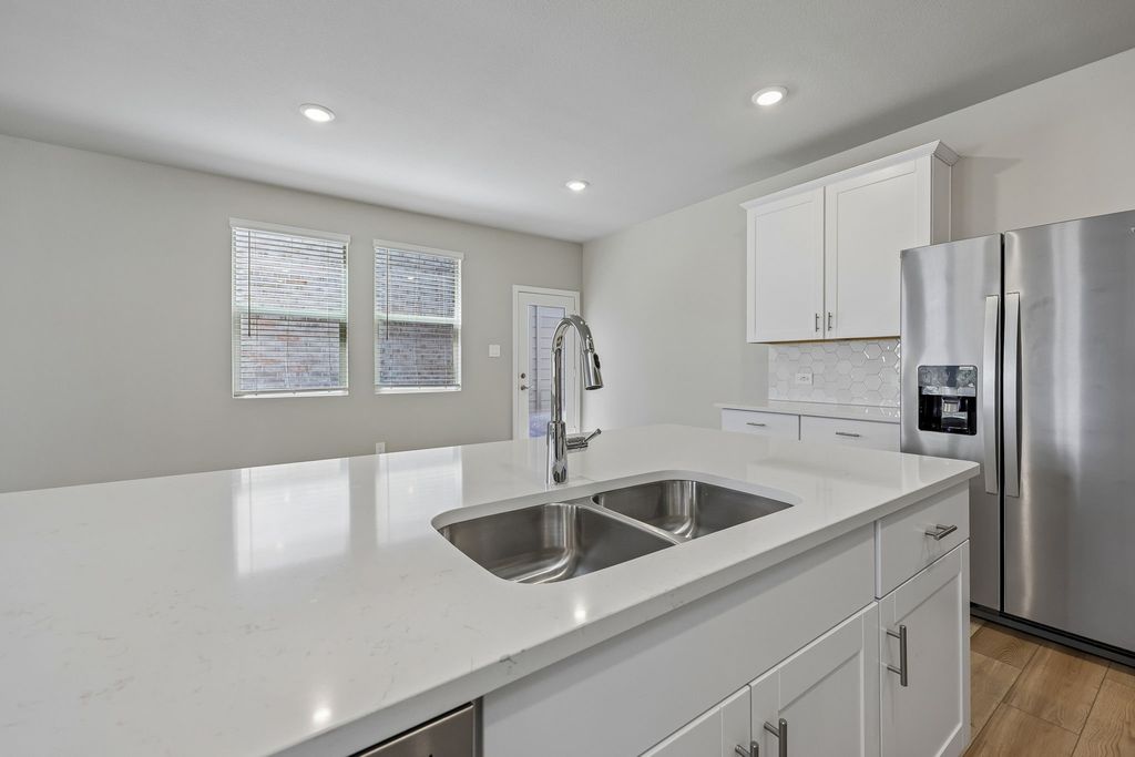 2713 Kobuk Drive, Corinth, TX 76210 — exterior