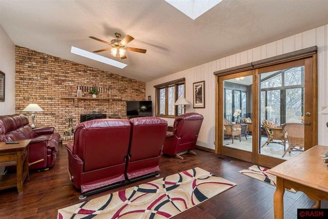 31 Holiday Court, North Mankato, MN 56003