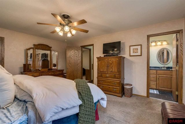 31 Holiday Court, North Mankato, MN 56003