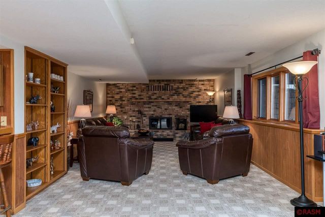 31 Holiday Court, North Mankato, MN 56003