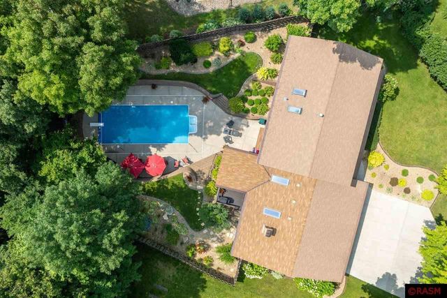 31 Holiday Court, North Mankato, MN 56003