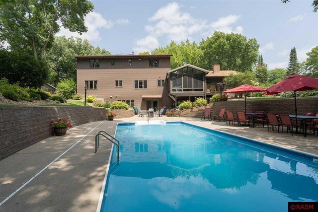 31 Holiday Court, North Mankato, MN 56003