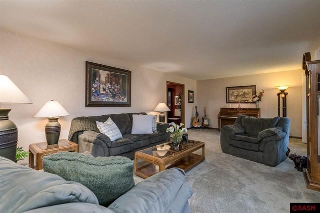 31 Holiday Court, North Mankato, MN 56003