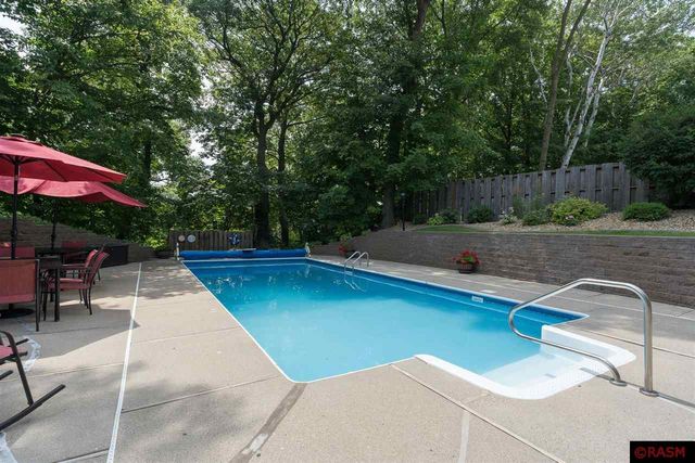 31 Holiday Court, North Mankato, MN 56003