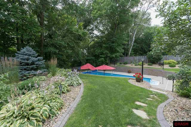 31 Holiday Court, North Mankato, MN 56003