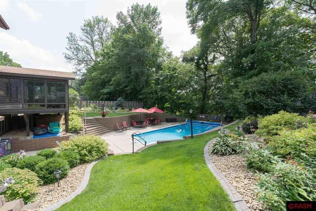 31 Holiday Court, North Mankato, MN 56003