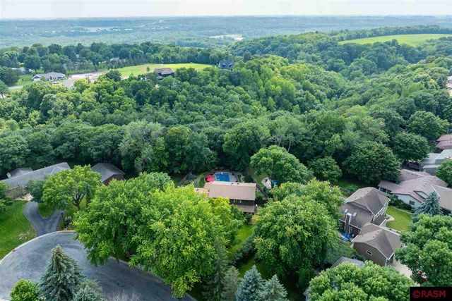 31 Holiday Court, North Mankato, MN 56003