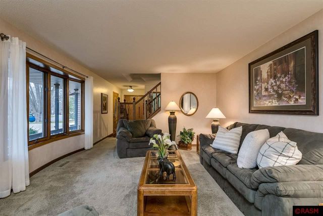 31 Holiday Court, North Mankato, MN 56003