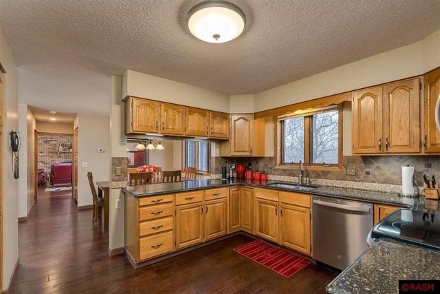 31 Holiday Court, North Mankato, MN 56003