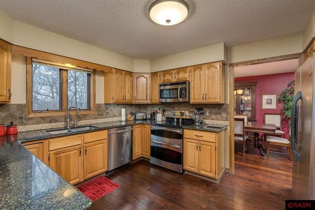31 Holiday Court, North Mankato, MN 56003