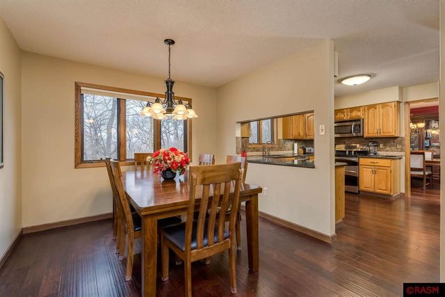 31 Holiday Court, North Mankato, MN 56003