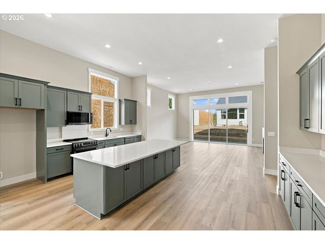 981 W Washington St, Carlton, OR 97111