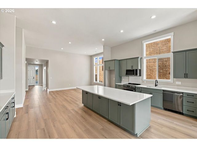 981 W Washington St, Carlton, OR 97111