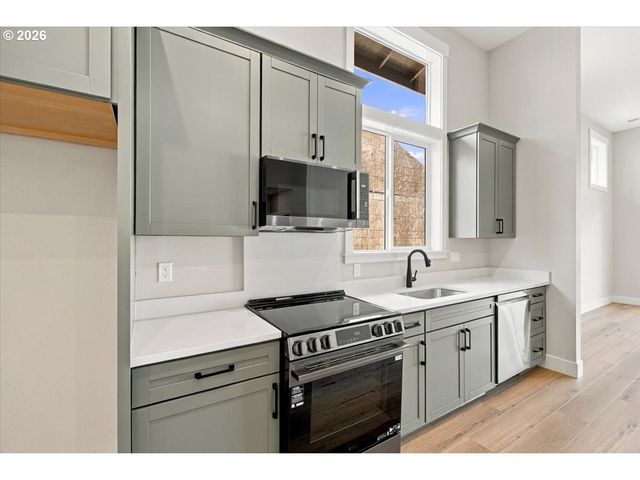 981 W Washington St, Carlton, OR 97111