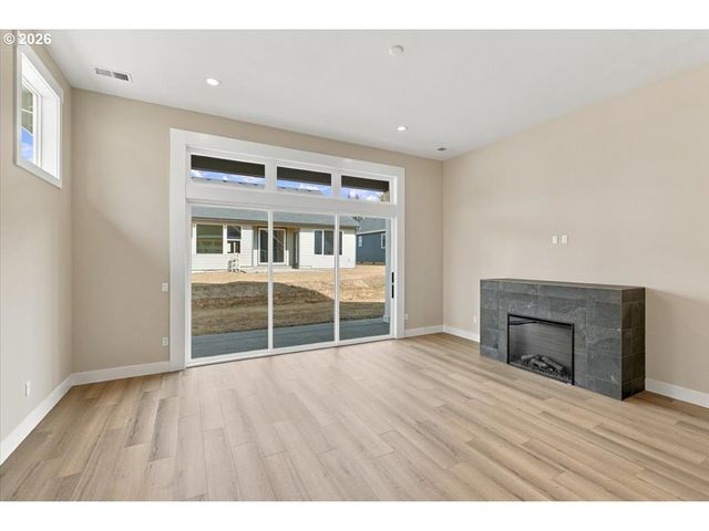 981 W Washington St, Carlton, OR 97111