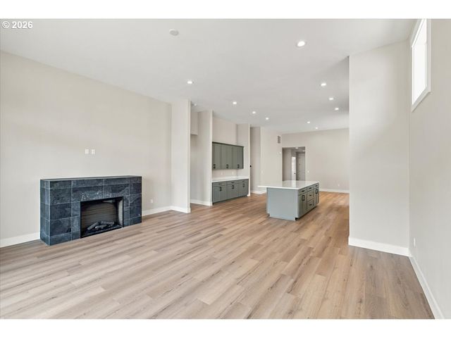 981 W Washington St, Carlton, OR 97111