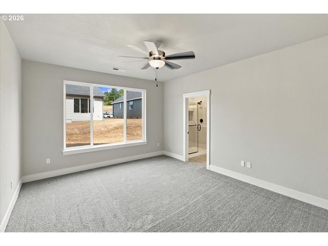 981 W Washington St, Carlton, OR 97111