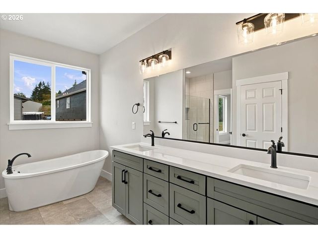 981 W Washington St, Carlton, OR 97111