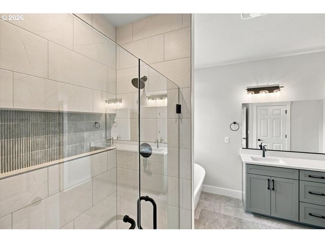 981 W Washington St, Carlton, OR 97111