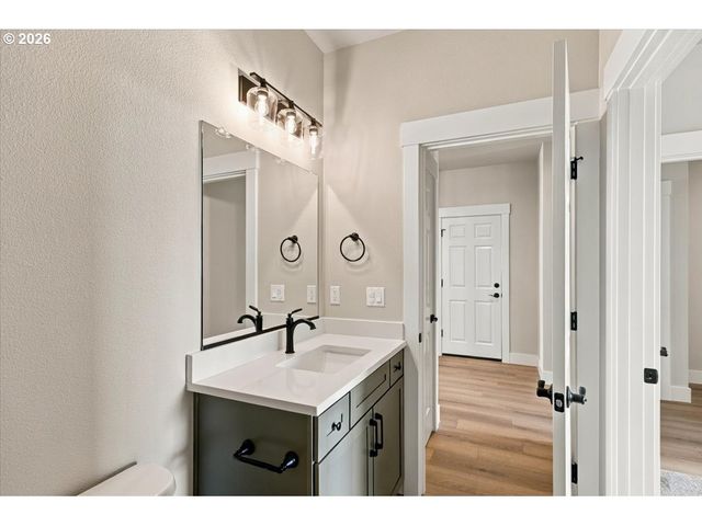 981 W Washington St, Carlton, OR 97111