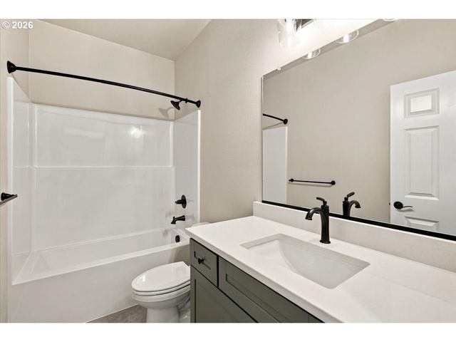 981 W Washington St, Carlton, OR 97111
