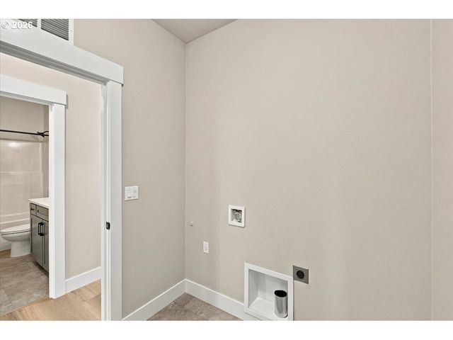 981 W Washington St, Carlton, OR 97111