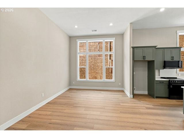 981 W Washington St, Carlton, OR 97111