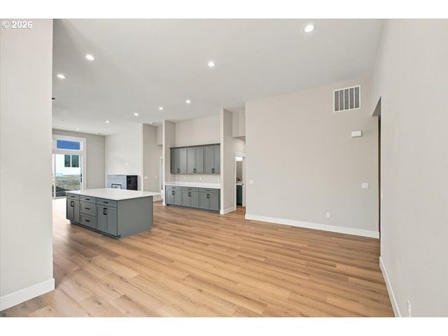 981 W Washington St, Carlton, OR 97111