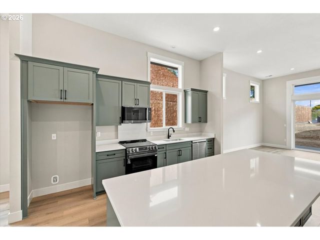 981 W Washington St, Carlton, OR 97111
