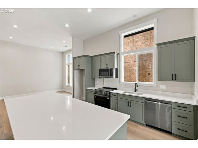 981 W Washington St, Carlton, OR 97111