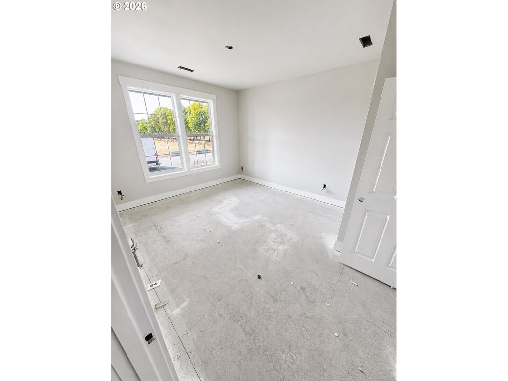 Image 6 of property listing at 981 W Washington St, Carlton, OR 97111