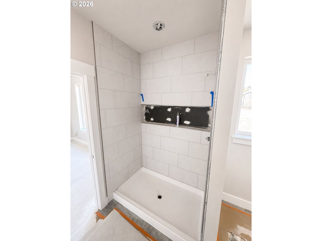 Image 7 of property listing at 981 W Washington St, Carlton, OR 97111