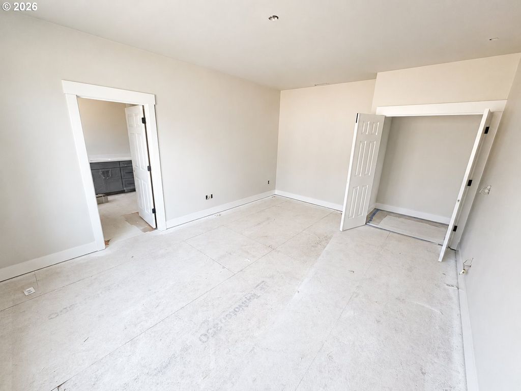 Image 8 of property listing at 981 W Washington St, Carlton, OR 97111