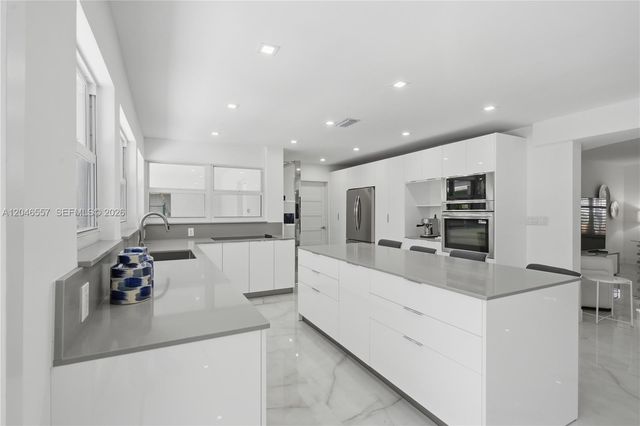 14675 SW 78th Ave, Palmetto Bay, FL 33158