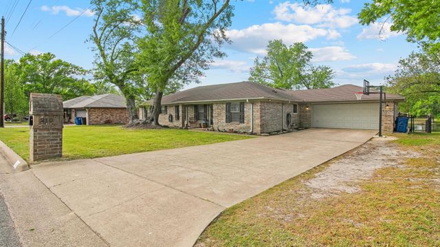210 Pat Drive, Mineola, TX 75773