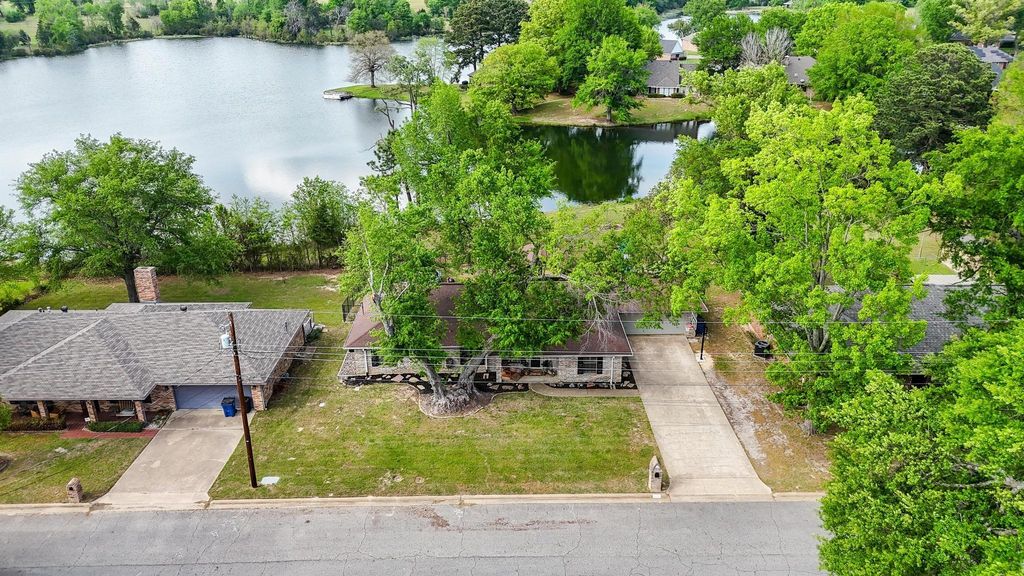 210 Pat Drive, Mineola, TX 75773