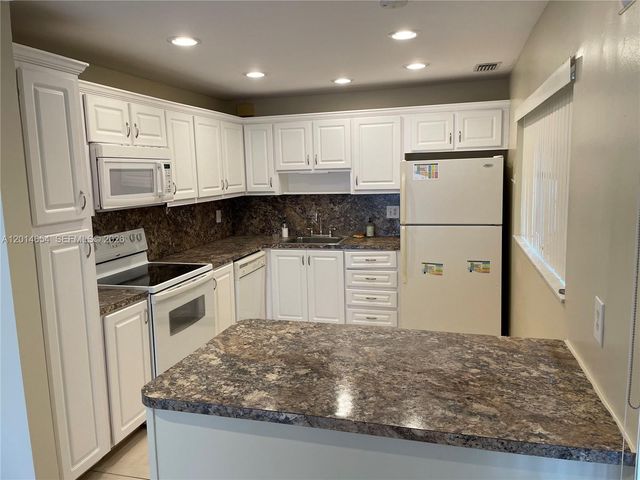 8621 NW 12th St D178, Plantation, FL 33322