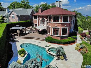 2 Euclid Road, Fort Lee, NJ 07024