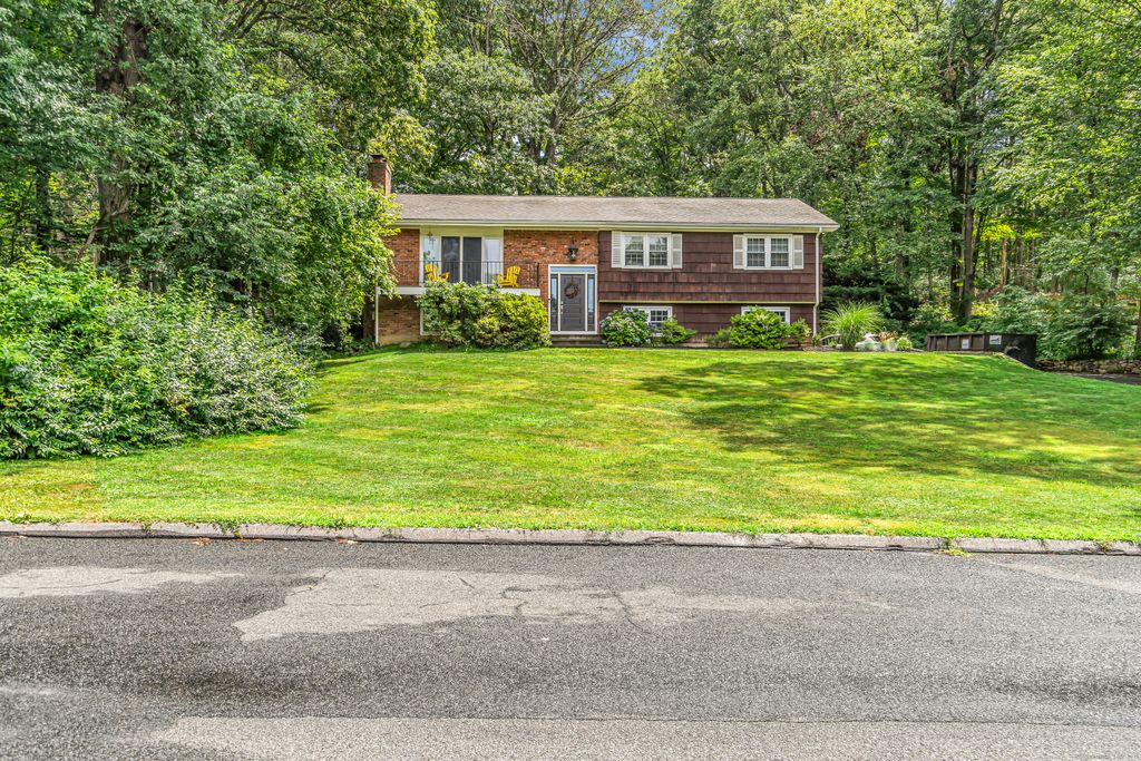 14 Button Road, Shelton, CT 06484