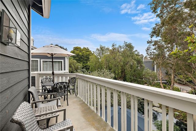 8206 Bridgepoint 206, Huntington Beach, CA 92646