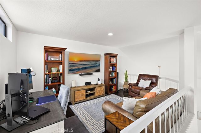 8206 Bridgepoint 206, Huntington Beach, CA 92646