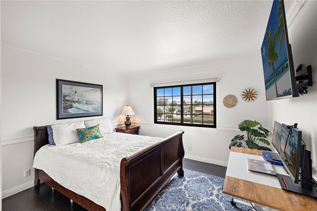 8206 Bridgepoint 206, Huntington Beach, CA 92646